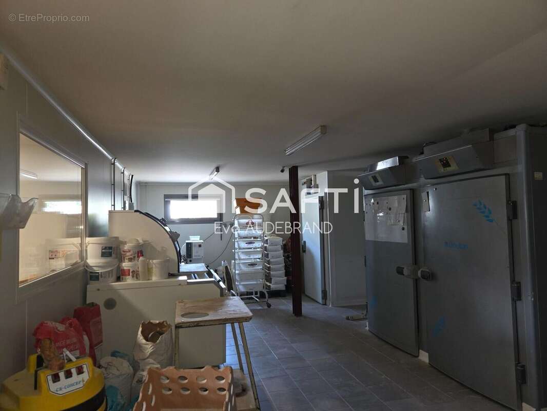 Commerce 250 m² à Niort  - photo 5