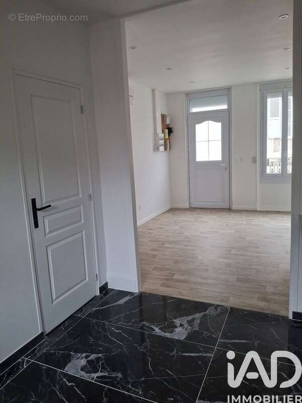 Photo 3 - Maison à ROMILLY-SUR-SEINE