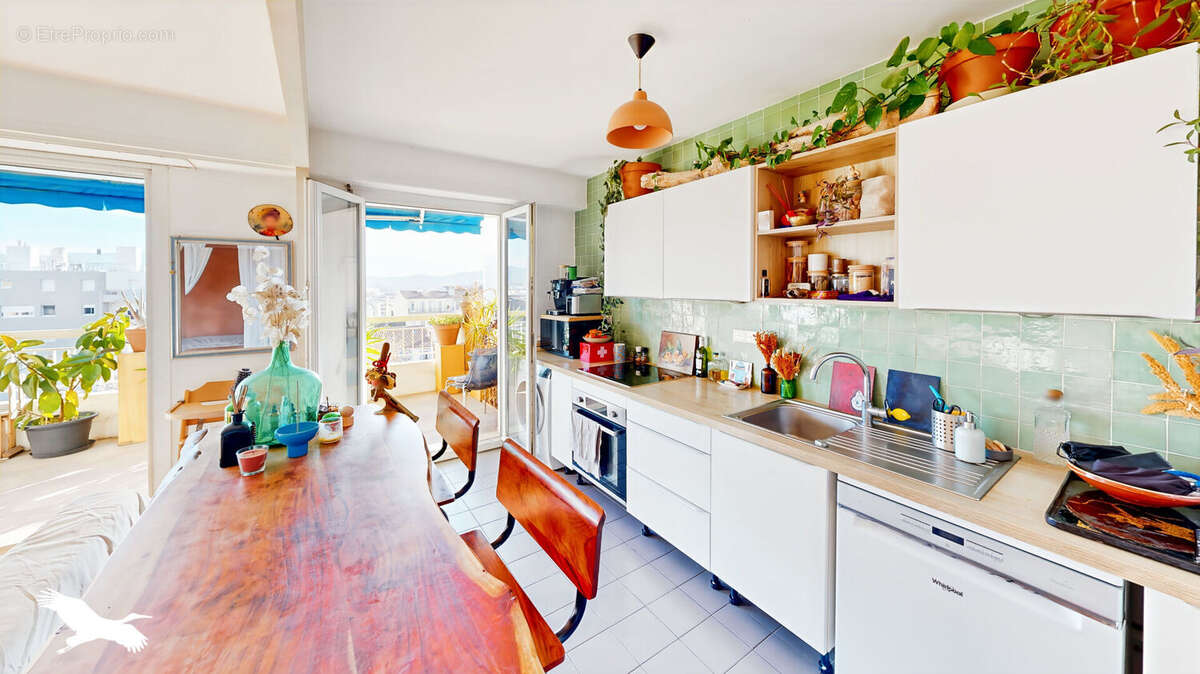 Appartement à MARSEILLE-5E