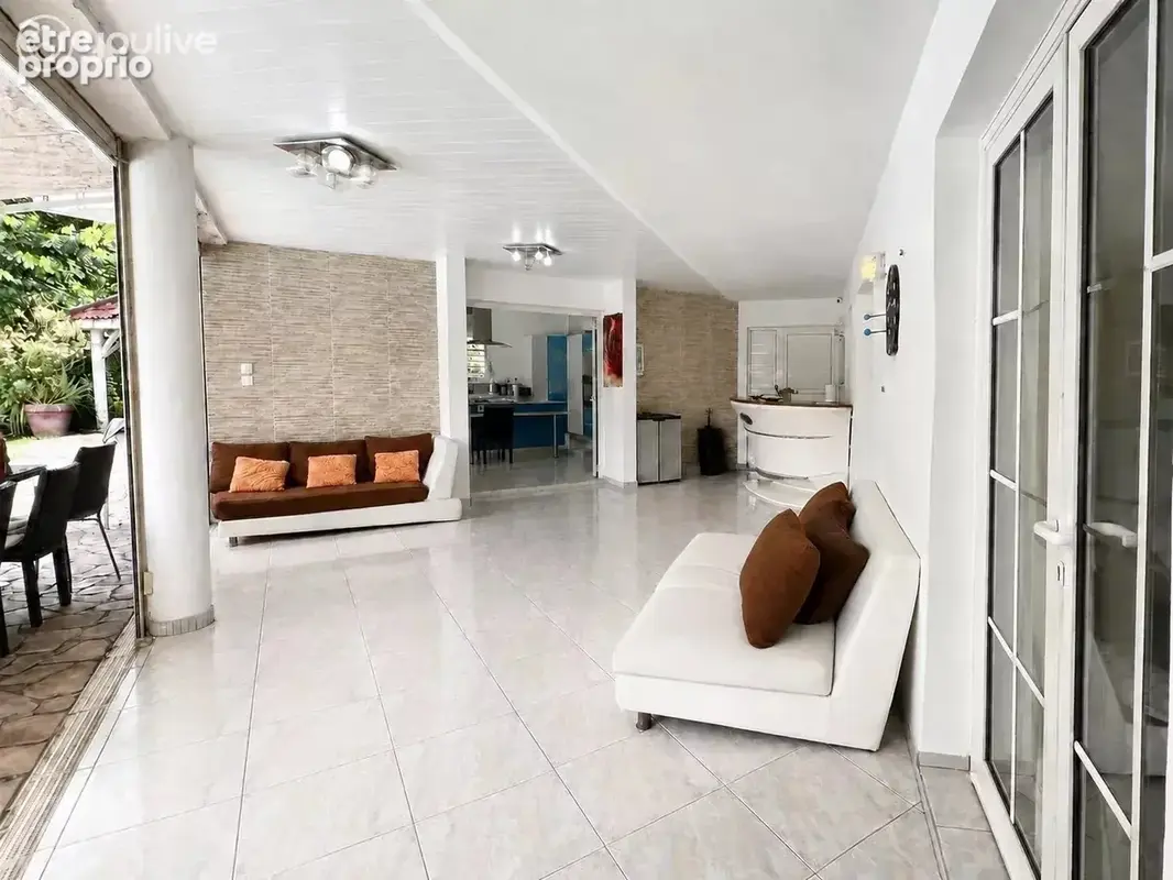 Proche CHU– Villa+ Bungalow 283 m²-piscine -Jardin- Fort-de-France - photo 2