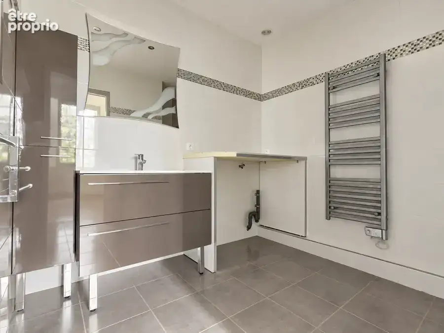 Appartement T4 de 94 m² avec cave et 2 parkings – Estrablin - photo 10