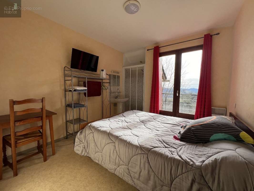 Commerce à MONTEZIC