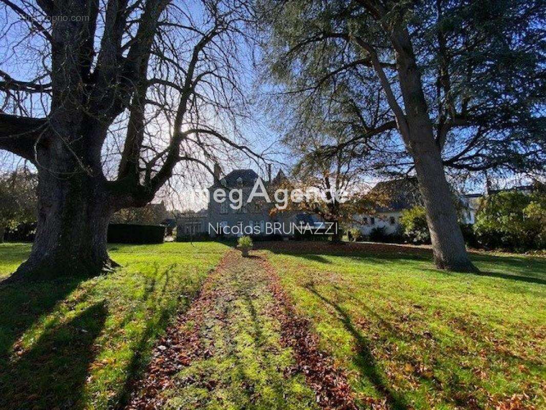 Demeure de caractère de 361 m² avec parc arboré de 3 900 m² – Un bien rare aux multiples possibilités - photo 9