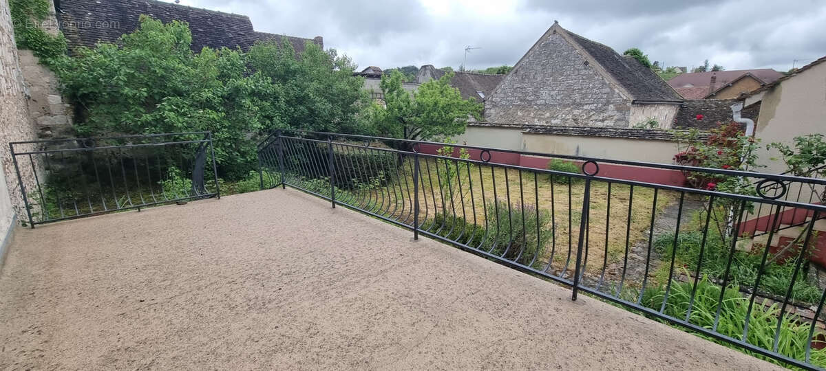 Maison à PONT-SUR-YONNE