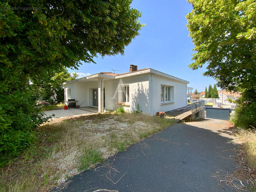 Maison à JONZAC