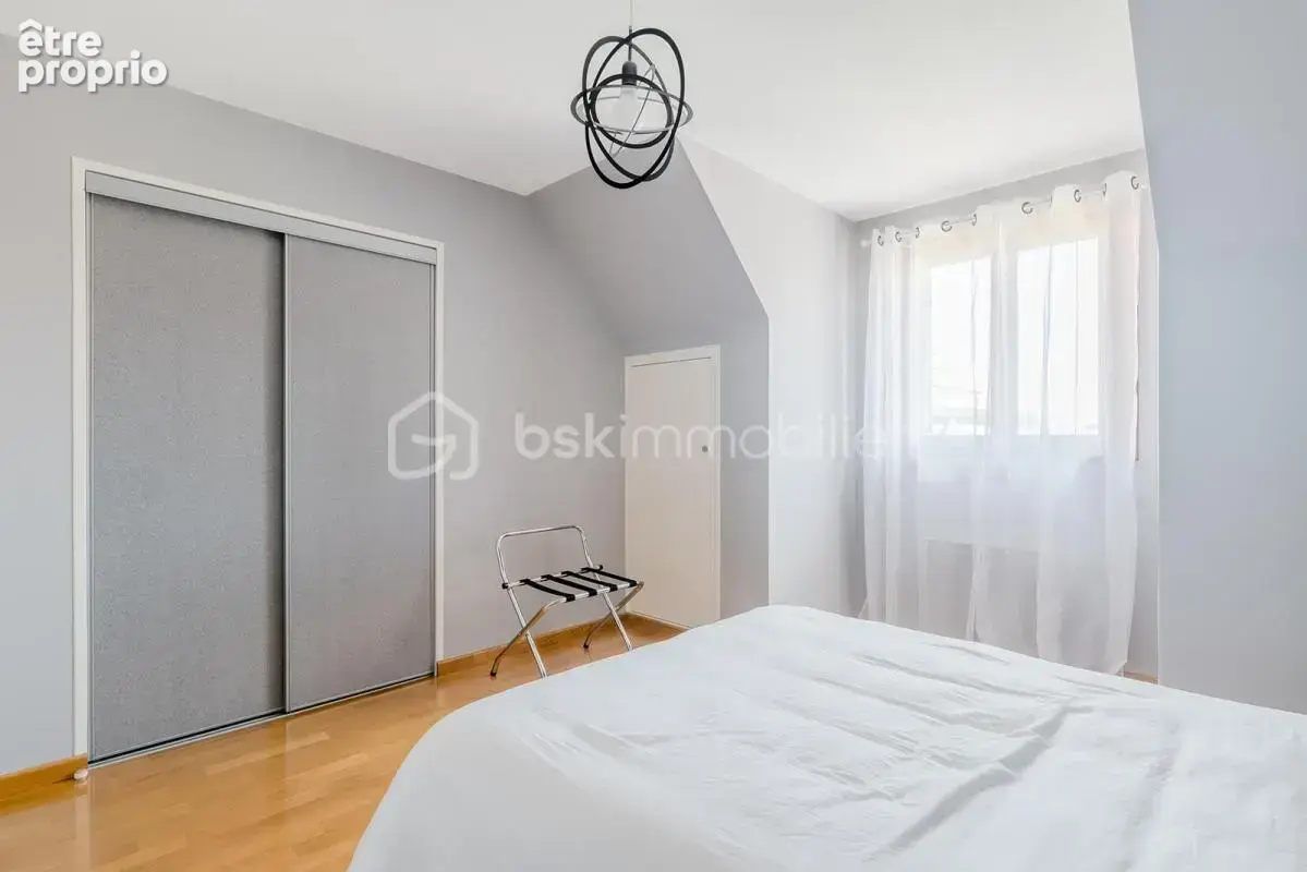 Maison au calme avec 4 chambres et un bureau sur sous sol complet - photo 14
