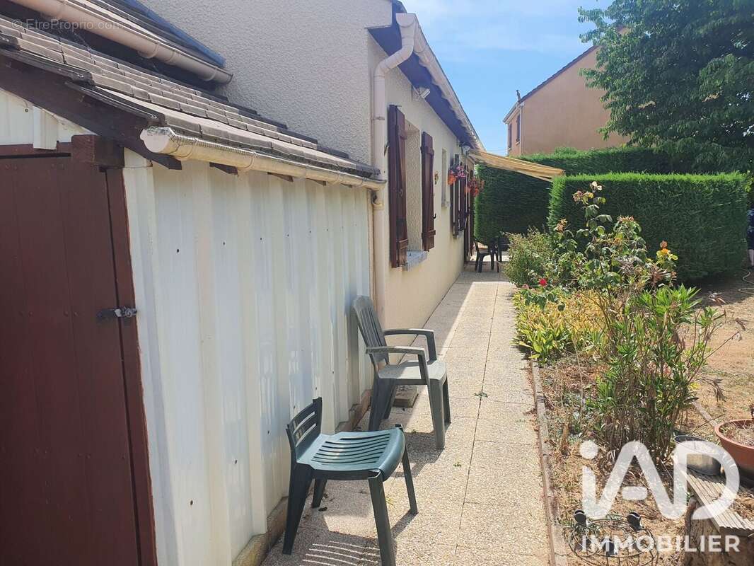Maison 88 m² à Villeneuve-La-Guyard  - photo 9