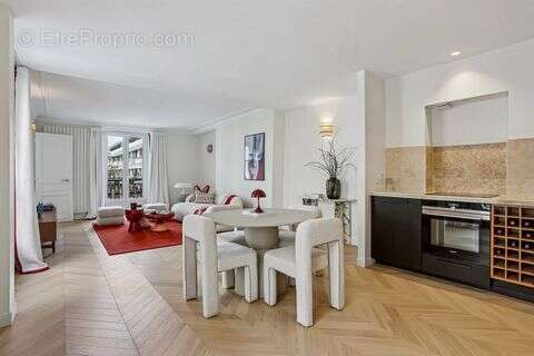 Appartement à PARIS-1E