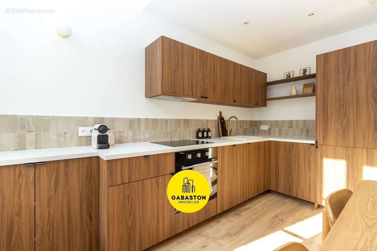 Appartement à MARSEILLE-1E