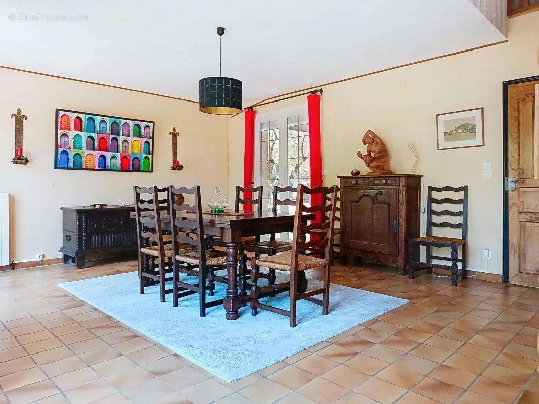 Grande maison familiale avec piscine et dépendance - photo 8