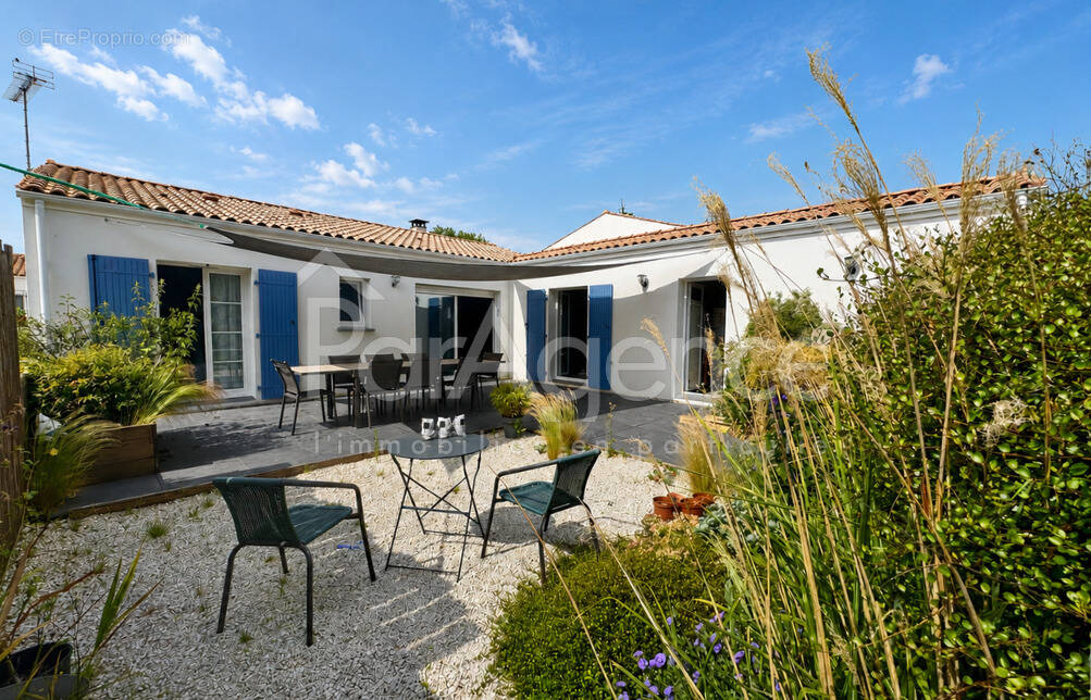 Maison à MORNAC-SUR-SEUDRE