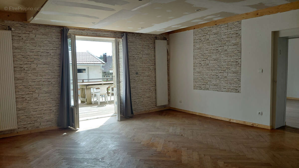 Maison à GUYANS-VENNES