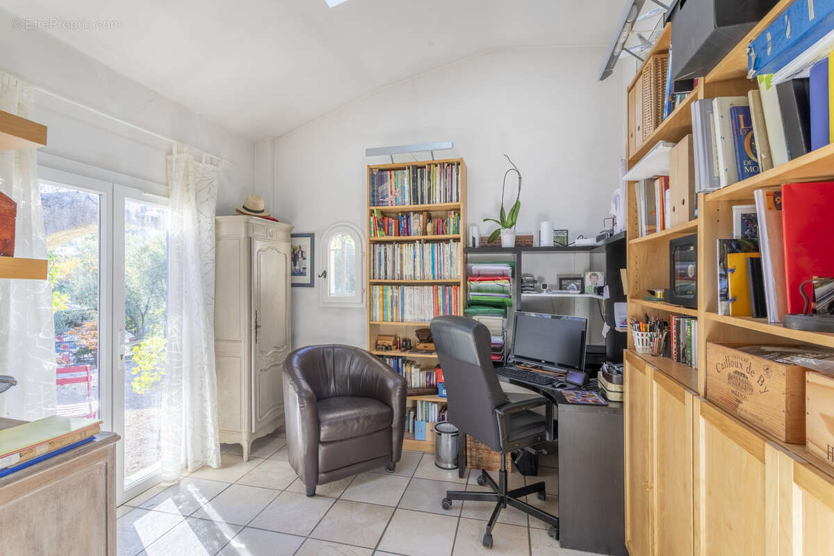 Maison à SIMIANE-COLLONGUE