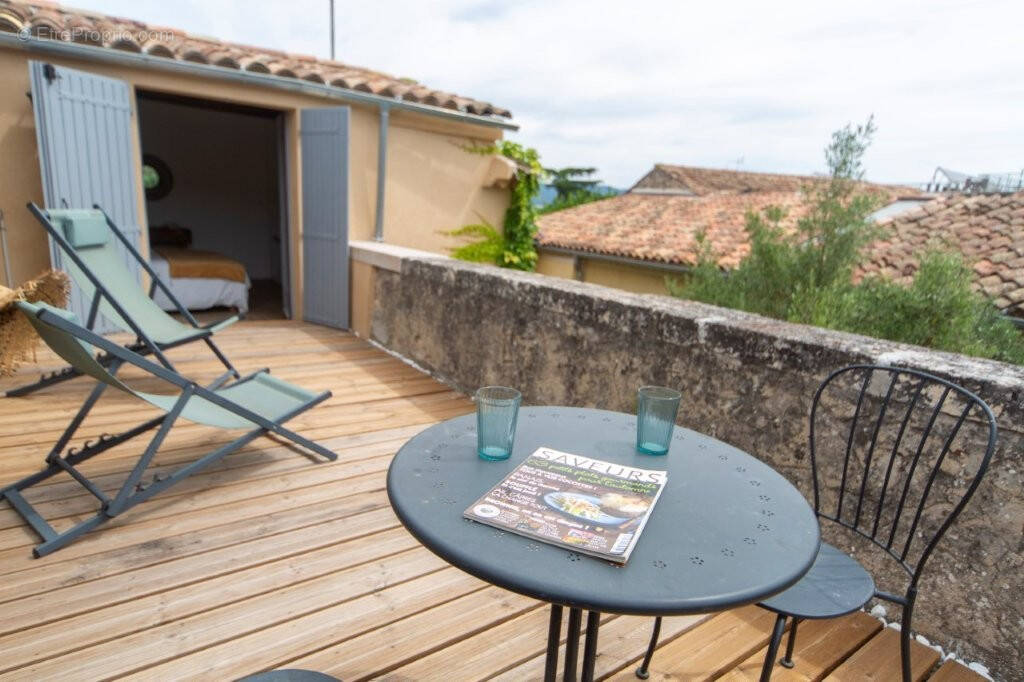 Maison à LA ROQUE-D'ANTHERON