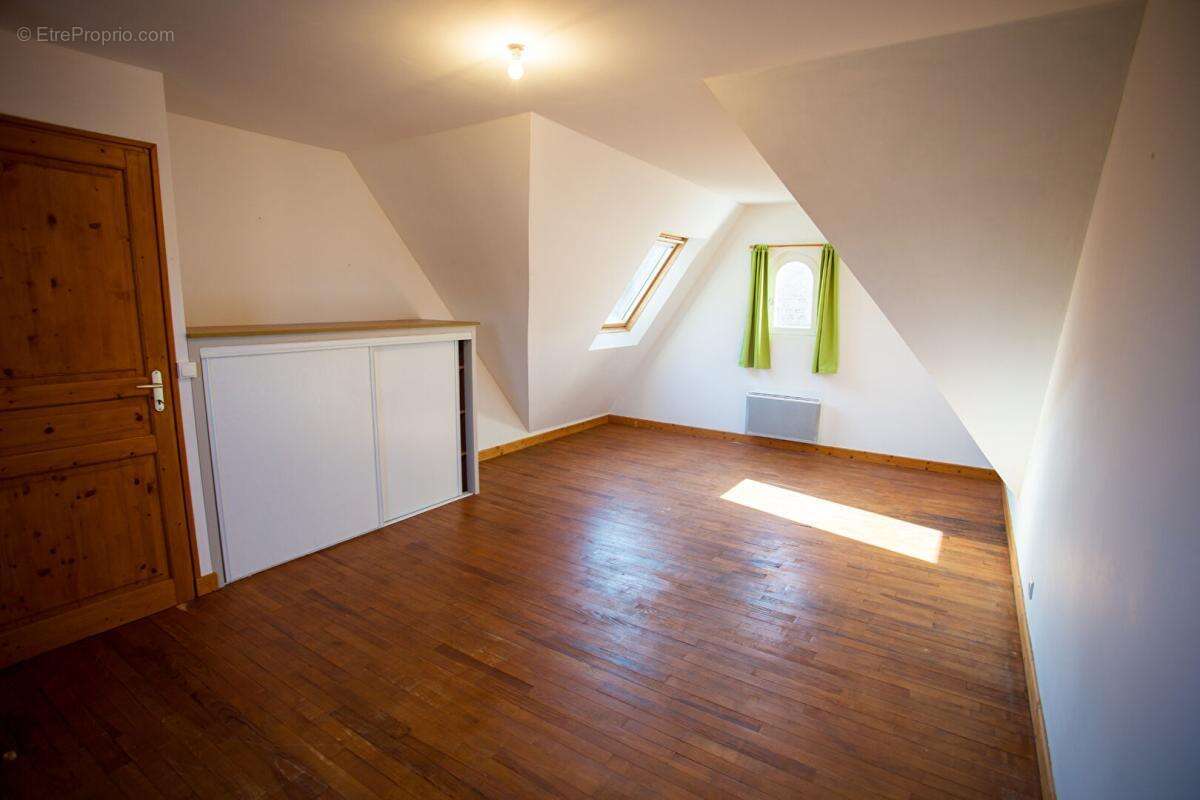 Pleubian ,deux logements indépendants , 184 m² ,5 chambres ,terrain 807 m² - photo 12