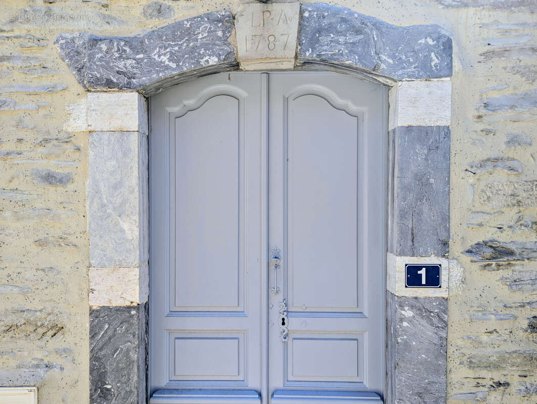 Charmante maison en pierre 2 chambres · Village perché du Pays Toy · Terrasse - photo 17