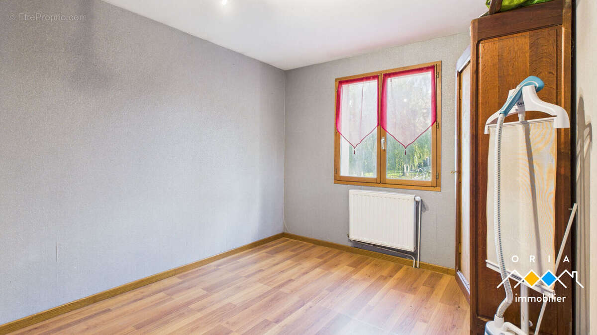 BEY-SUR-SEILLE - Maison 7 pieces avec terrain et piscine - photo 11