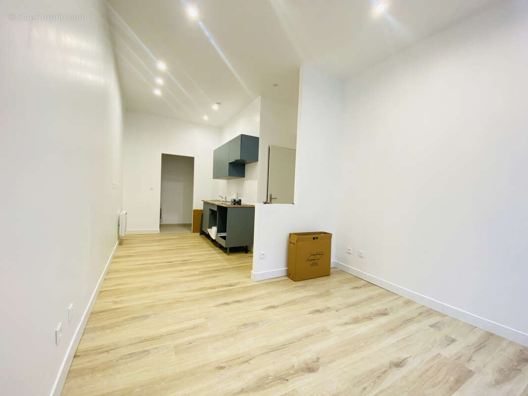 Appartement T1 rénové au 1er étage. - photo 2