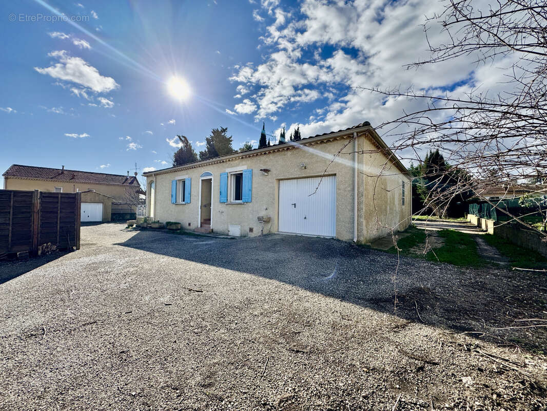 Maison à LAUDUN-L'ARDOISE