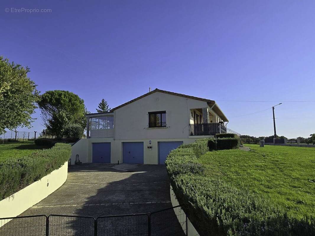 Maison à FONTAINE-CHALENDRAY