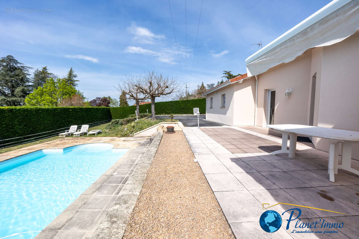 Maison à SAINT-BONNET-LES-OULES