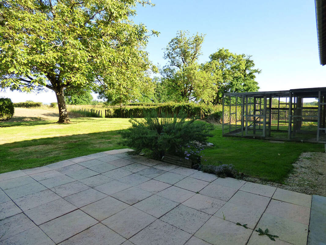 Maison ancienne et dépendances et 2 896 m² de terrain - photo 12