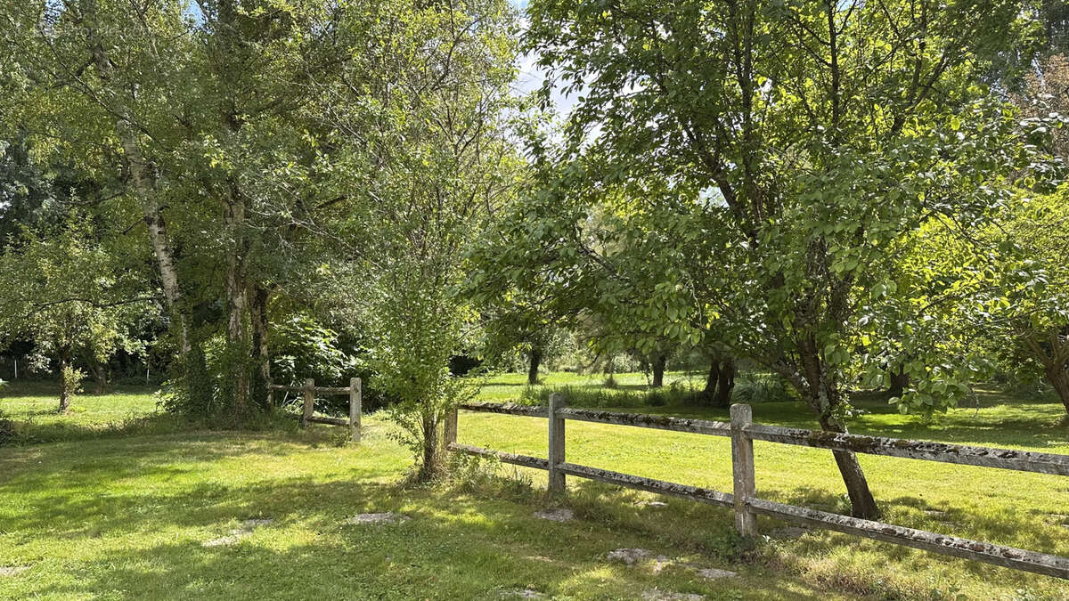 Maison à SAINT-JEAN-D'ANGELY
