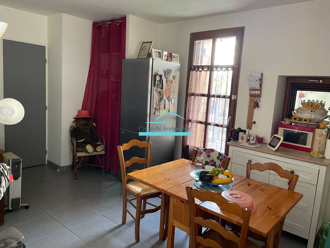 Maison à VIC-LA-GARDIOLE