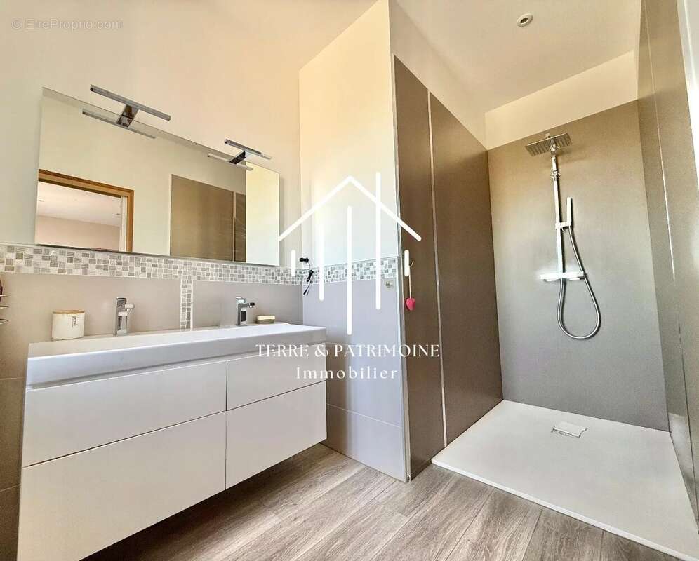 Maison à VALLON-PONT-D'ARC