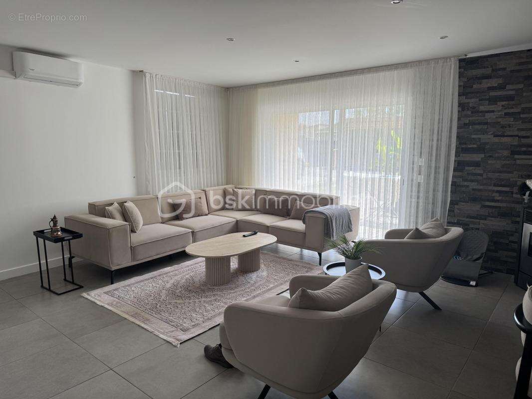 Maison 104 m² à Arveyres  - photo 4
