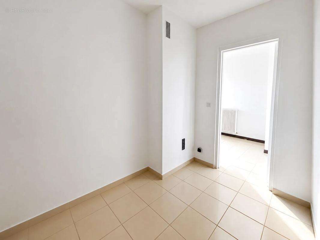 Appartement de 3 pièces de 52 m² à Neuilly-sur-Marne - photo 6