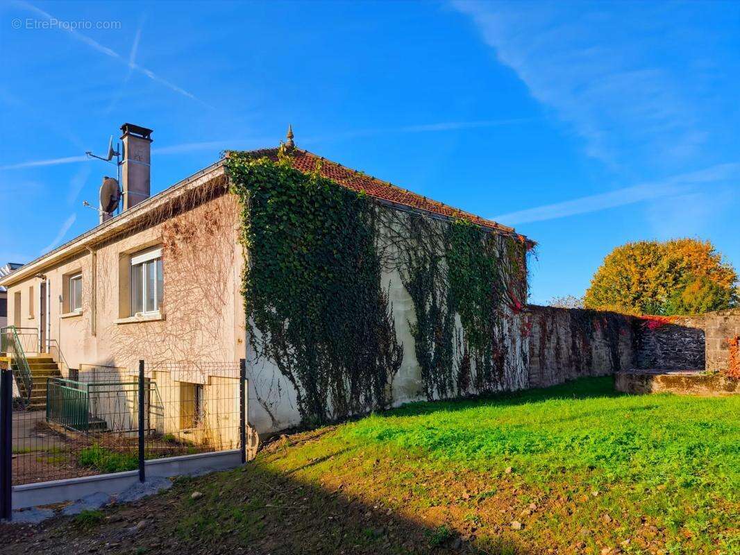 Maison à LES HERBIERS