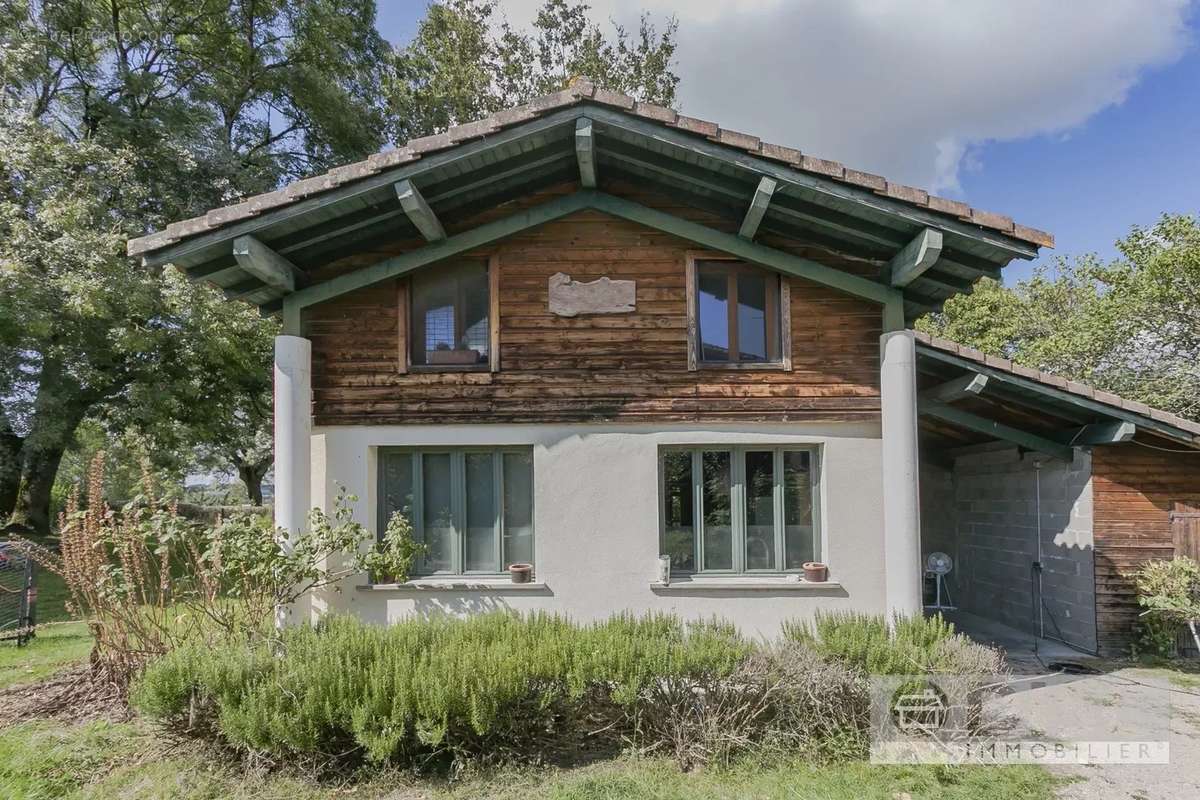 Maison à MONTFERMIER