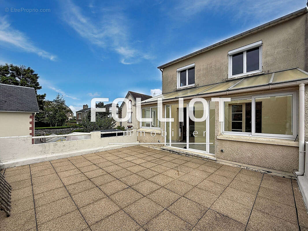 Appartement à SAINT-PAIR-SUR-MER