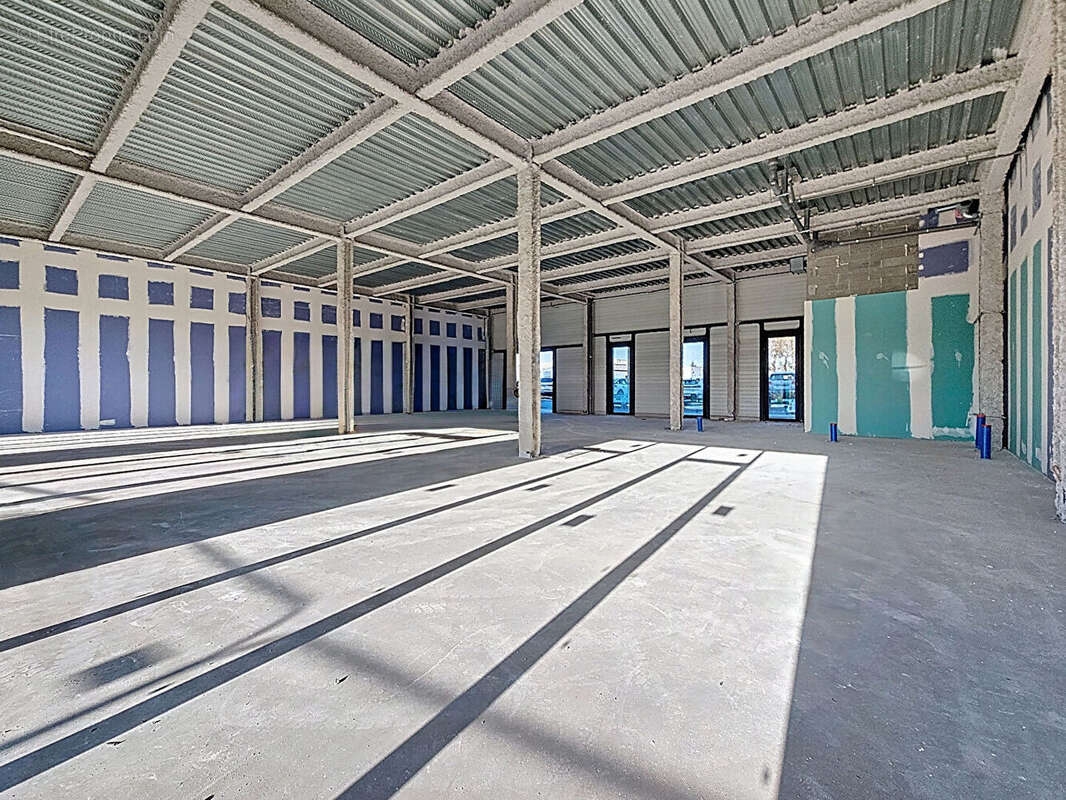 Commerce à LES PONTS-DE-CE