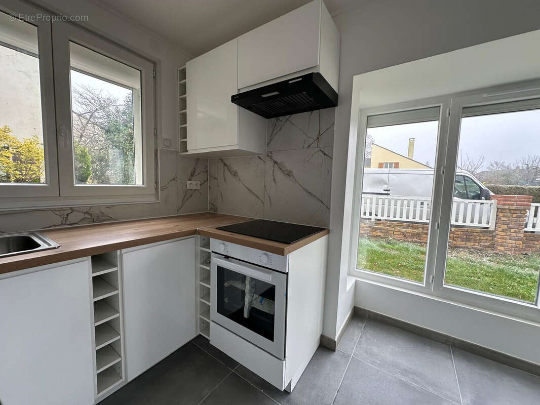 Maison à SAVIGNY-LE-TEMPLE