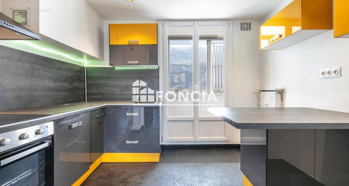 Appartement à LE PONT-DE-CLAIX