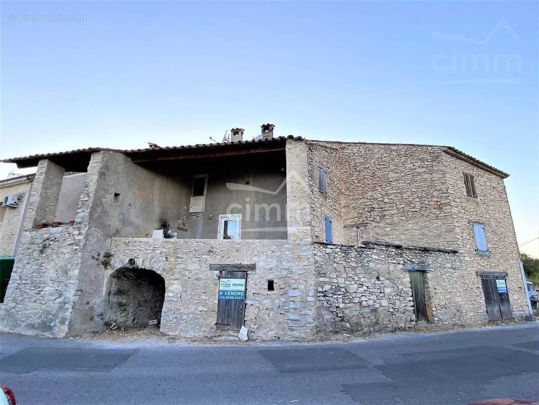 Maison à CHATEAUNEUF-VAL-SAINT-DONAT