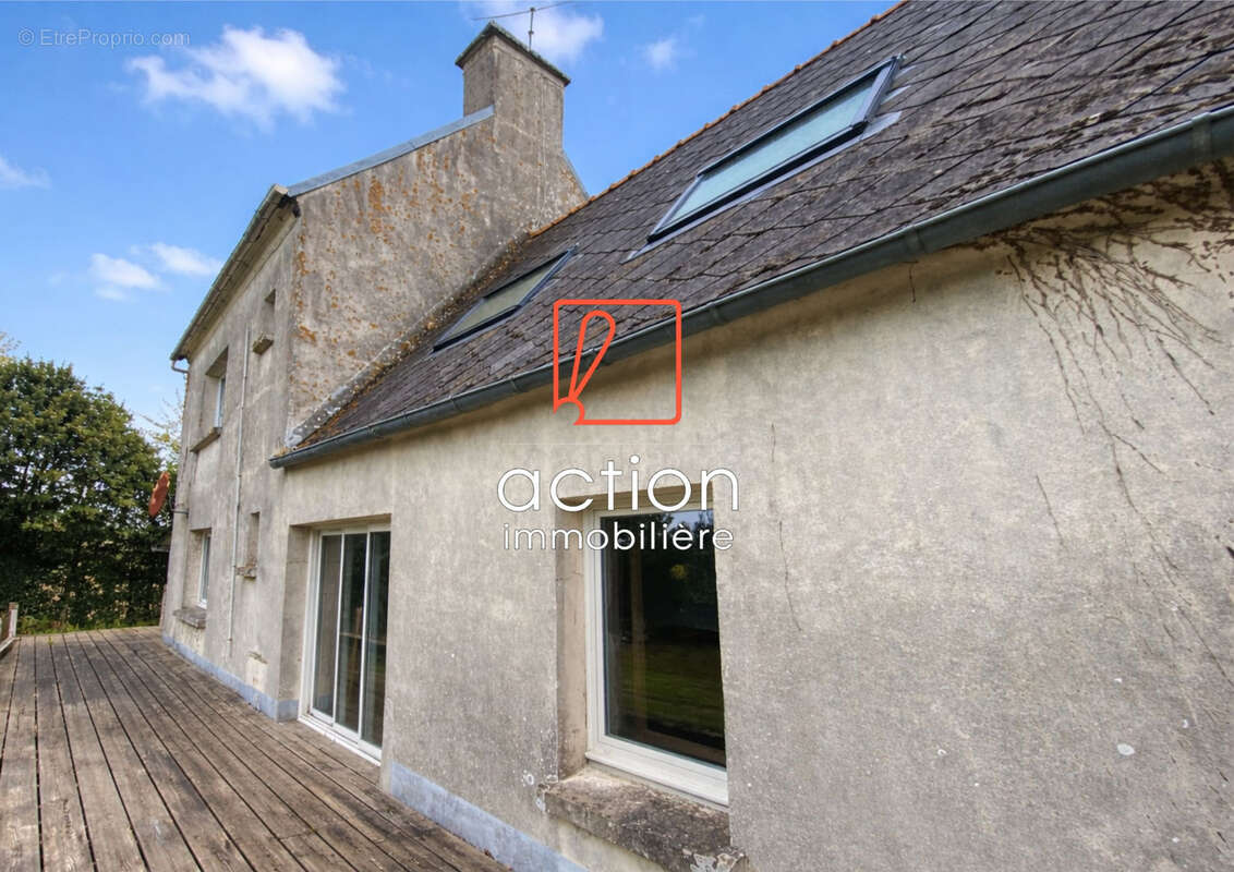 Maison à LA ROCHE-DERRIEN