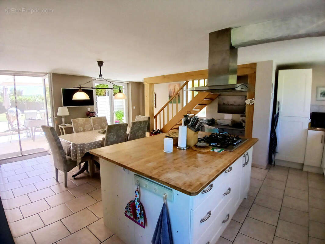 kitchen - Maison à BUSSIERE-BADIL