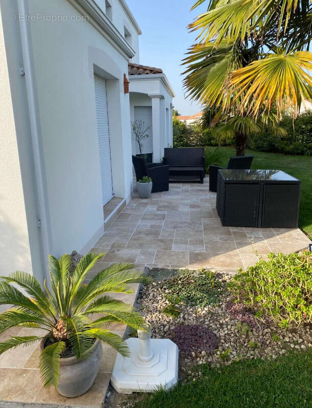 Maison à LA CHAPELLE-BASSE-MER