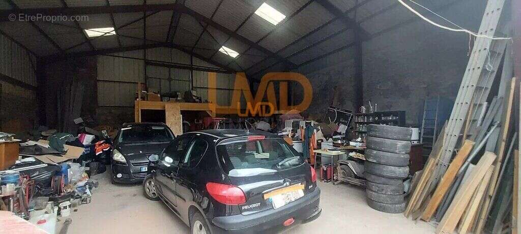 Parking à LES SALELLES