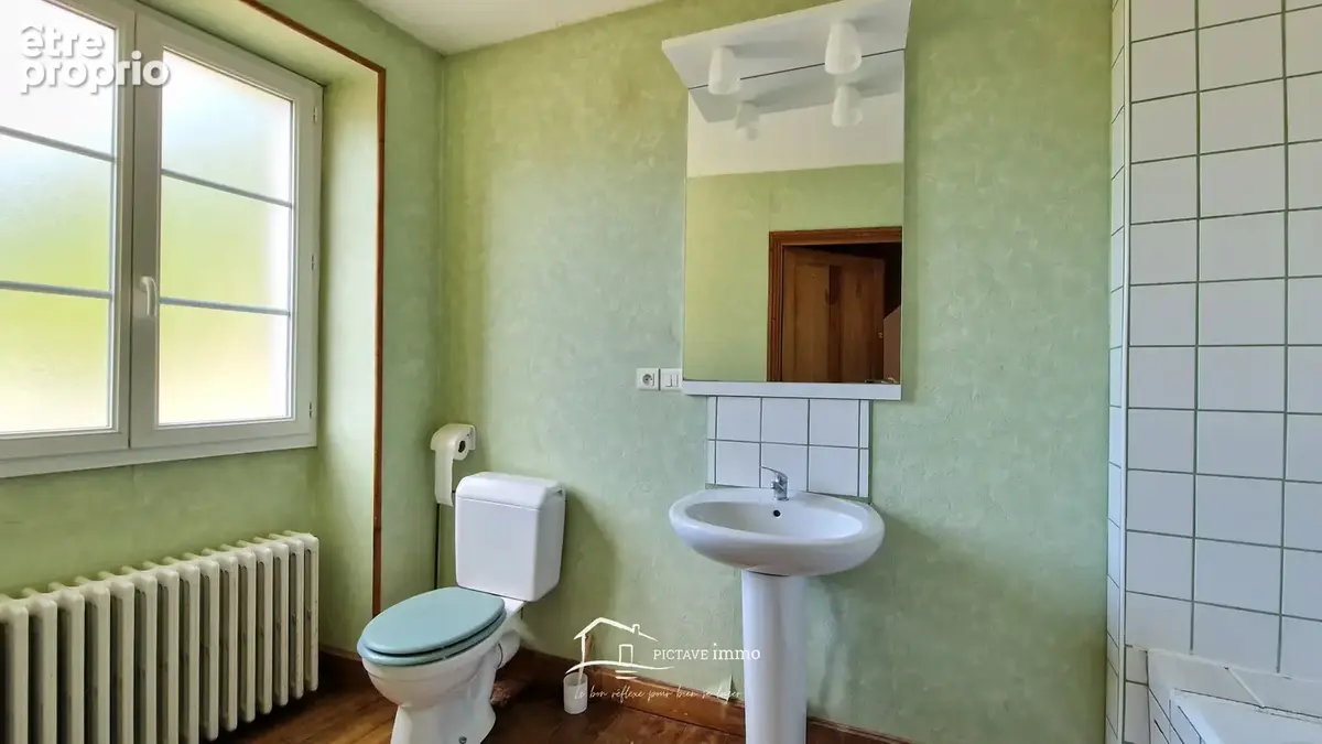 Maison de bourg spacieuse avec dépendances   Lusignan centre - photo 9