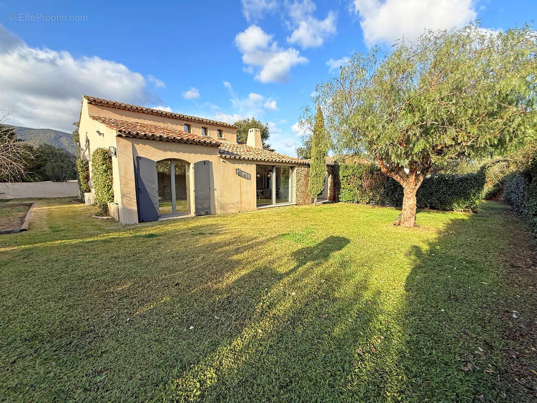 Maison à PLAN-DE-LA-TOUR