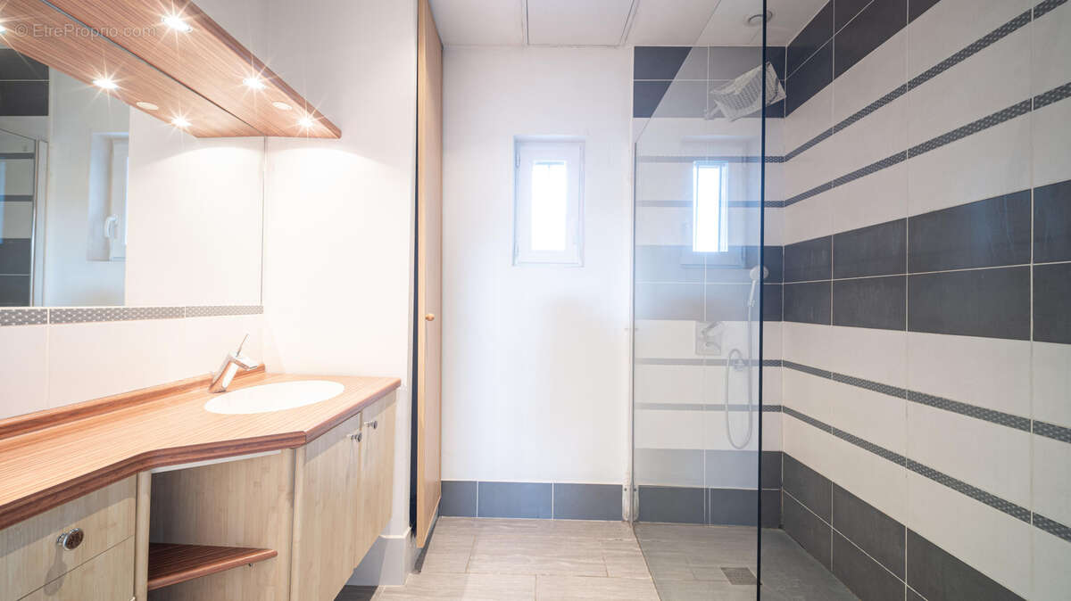 Maison à MONTELIMAR