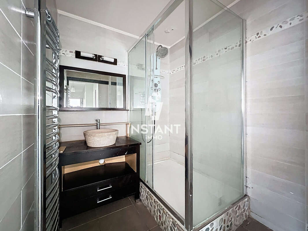 Appartement à CHARENTON-LE-PONT