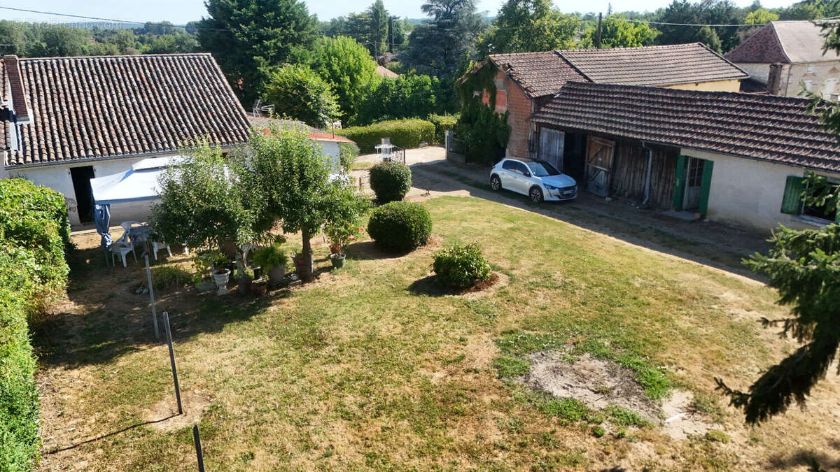 Maison avec plusieurs dépendances - photo 4