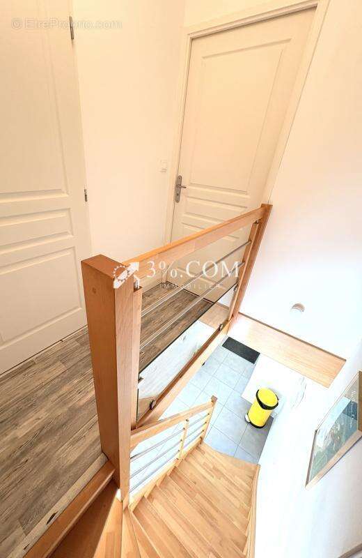 APPARTEMENT ENTREE PRIVATIVE avec stationnement et grande ca - photo 10