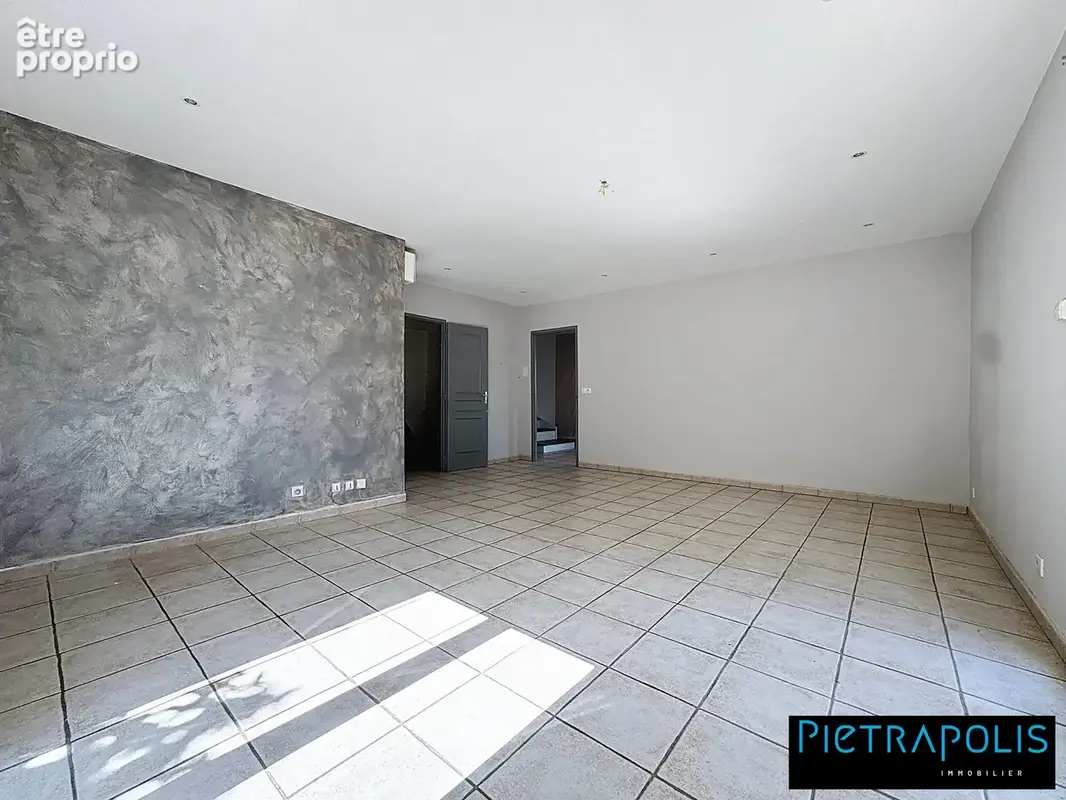 Commerce 104 m² à Saint-Genis-Laval  - photo 8