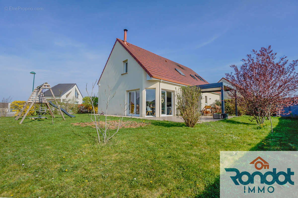 Maison à NORGES-LA-VILLE